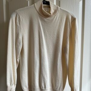 Women’s vintage Turtleneck Sweater in Cream